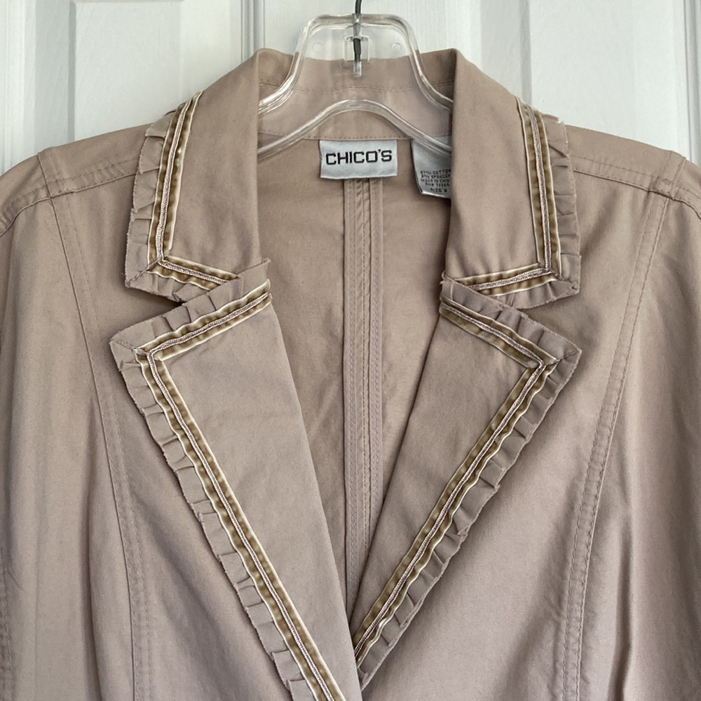 EUC Chico’s sz. 2, cream color jacket, 2 unopened pockets on front.   $9 - Picture 3 of 4